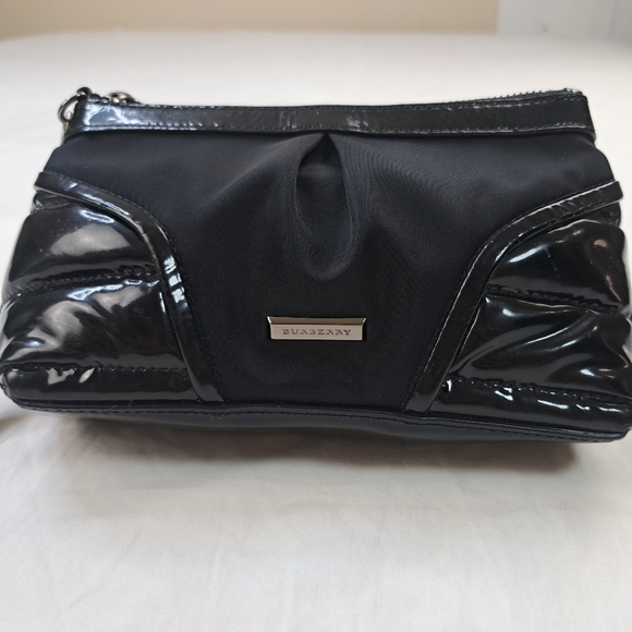 Burberry Black Clutch Sleek Compact Design - Picture 2 of 16
